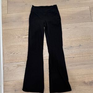 Lululemon Groove Nulu High-Rise Flared Pant
Regular